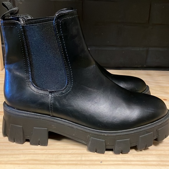 Chelsea Boot - Picture 5 of 6